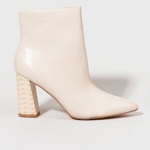 Flora White ankle booties, size 7
